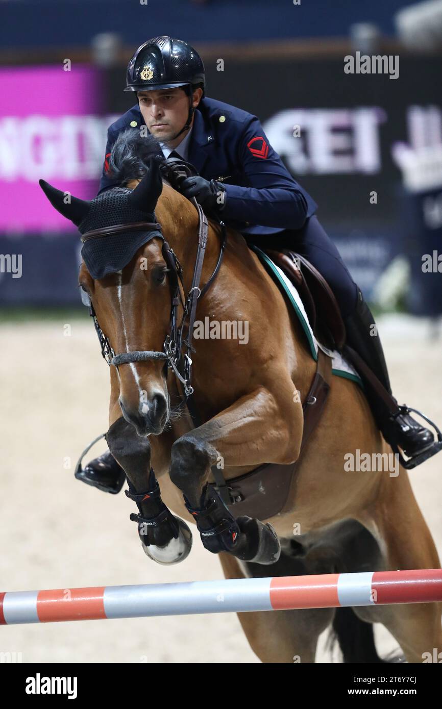 Giampiero Garofalo, d'Italie, participe à la LONGINES FEI Jumping World Cup™ Verona Banque D'Images