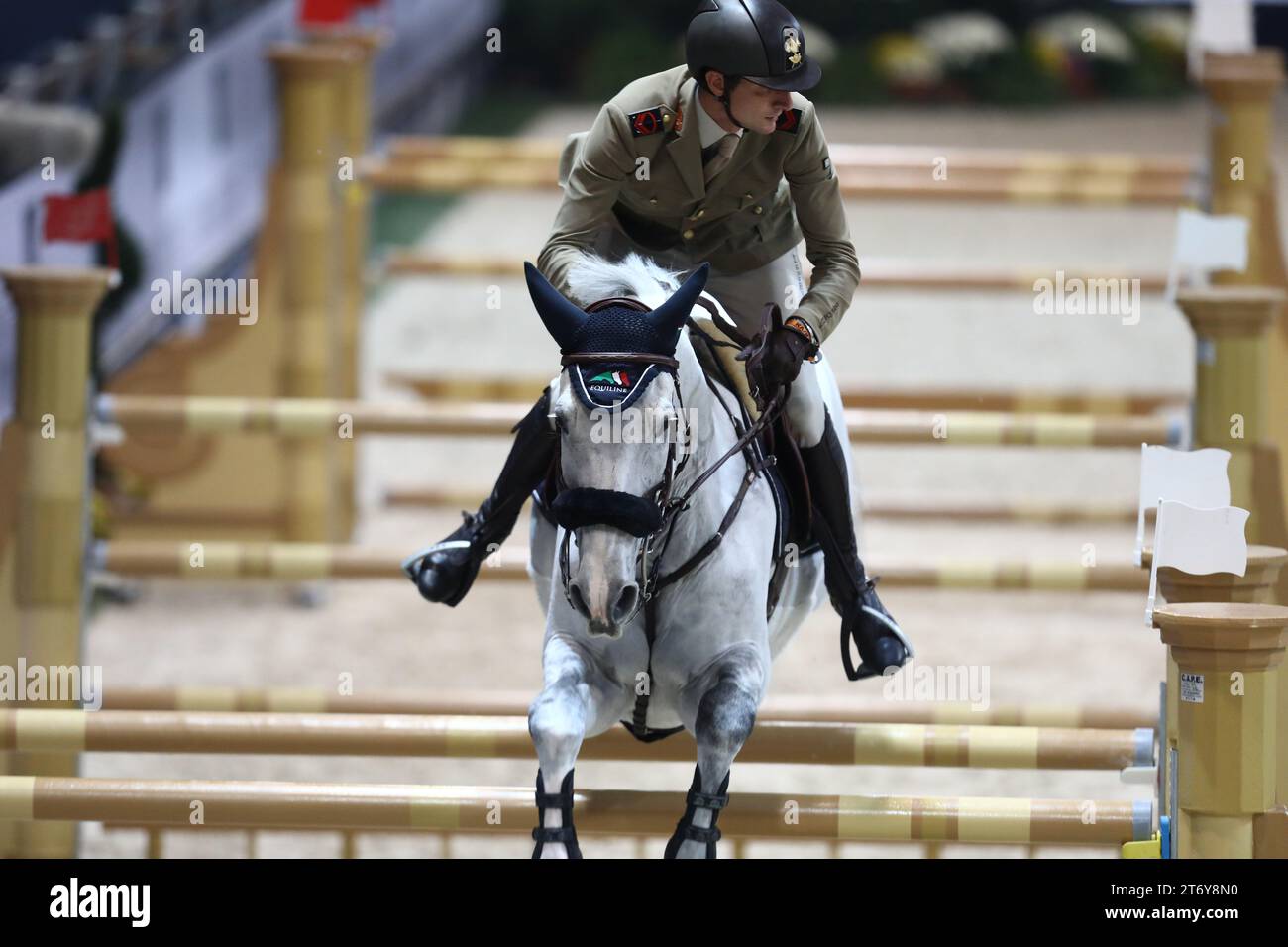 Vérone, Italie. 12 novembre 2023. Alberto Zorzi d’Italie participe à la LONGINES FEI Jumping World Cup™ Verona crédit : Mickael Chavet/Alamy Live News Banque D'Images