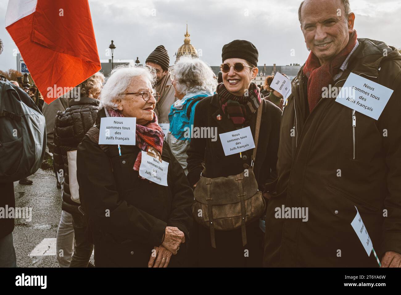 Olivier Donnars / le Pictorium - Marche contre l'antisémitisme - 12/11/2023 - France / Paris - a l'appel de Yael Braun-Pivet, Président de l'Assemblée nationale française, et Gérard Larcher, Président du Sénat français, quelque 105 000 personnes ont défilé à Paris contre l'antisémitisme entre les Invalides et le Sénat. Banque D'Images