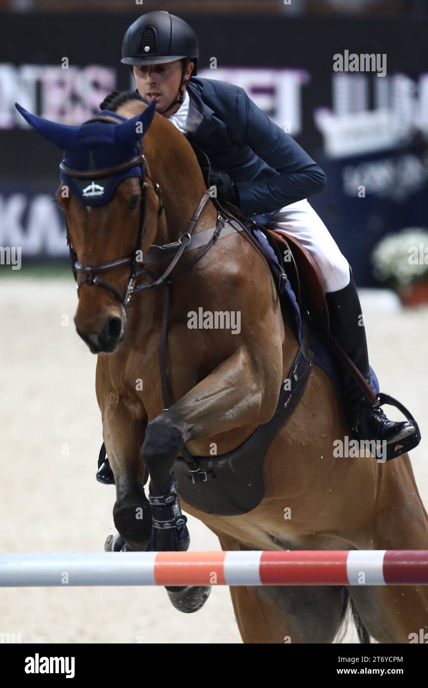 Vérone, Italie. 12 novembre 2023. Ben Maher de Grande-Bretagne participe à la LONGINES FEI Jumping World Cup™ Verona Credit : Mickael Chavet/Alamy Live News Banque D'Images