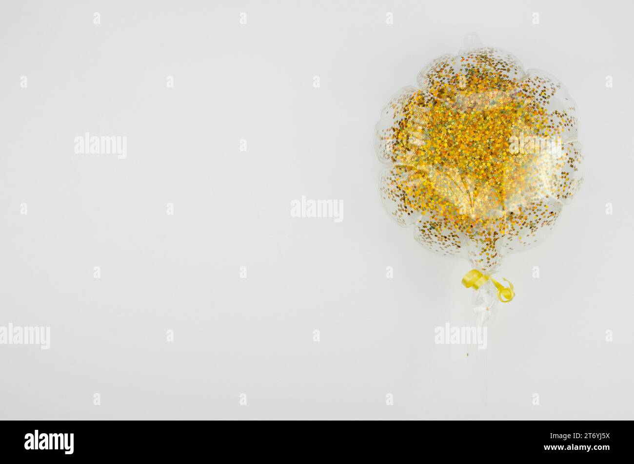 Ballon rempli de paillettes dorées Banque D'Images