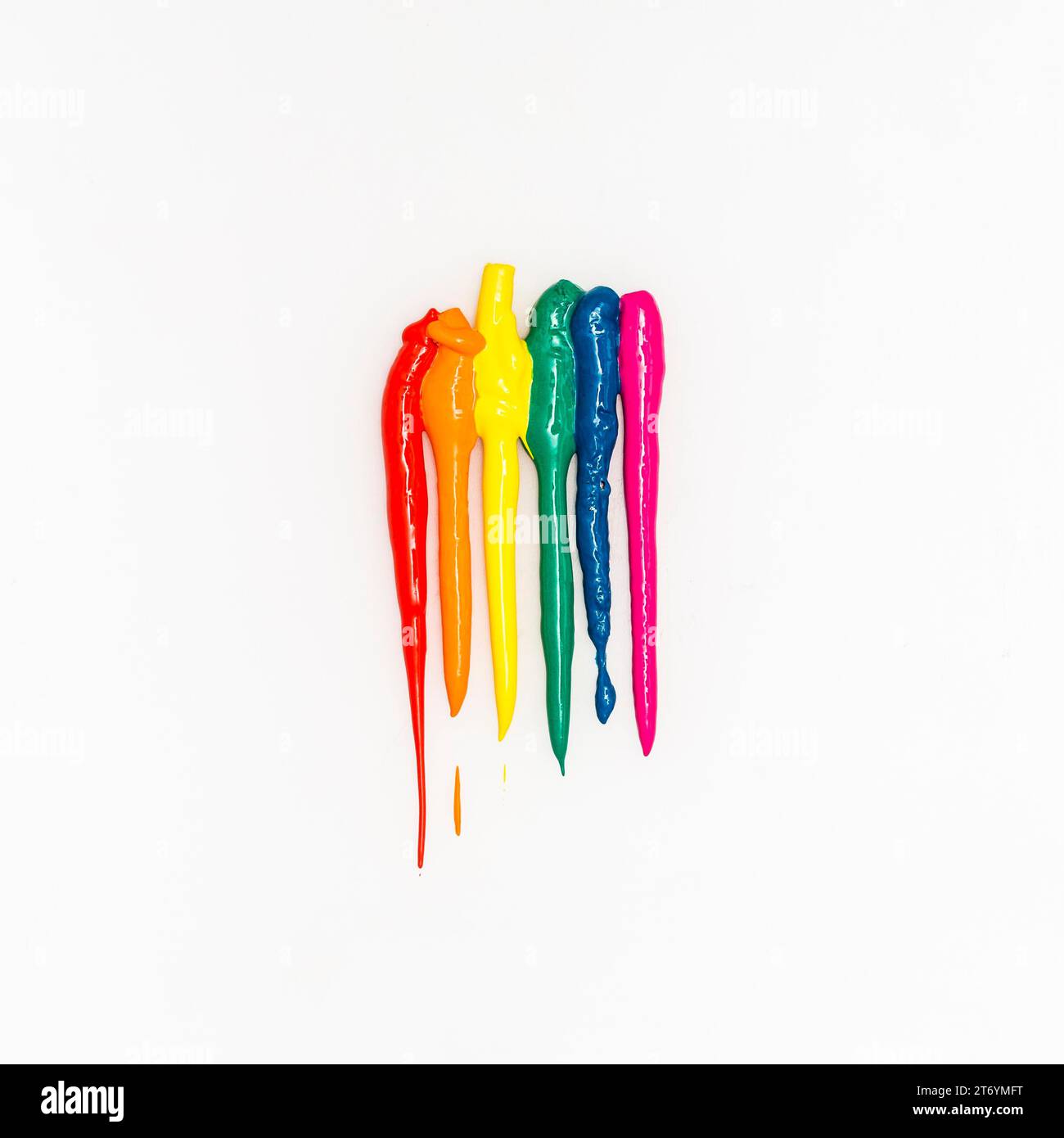 Traits acryliques multicolores fond blanc Banque D'Images