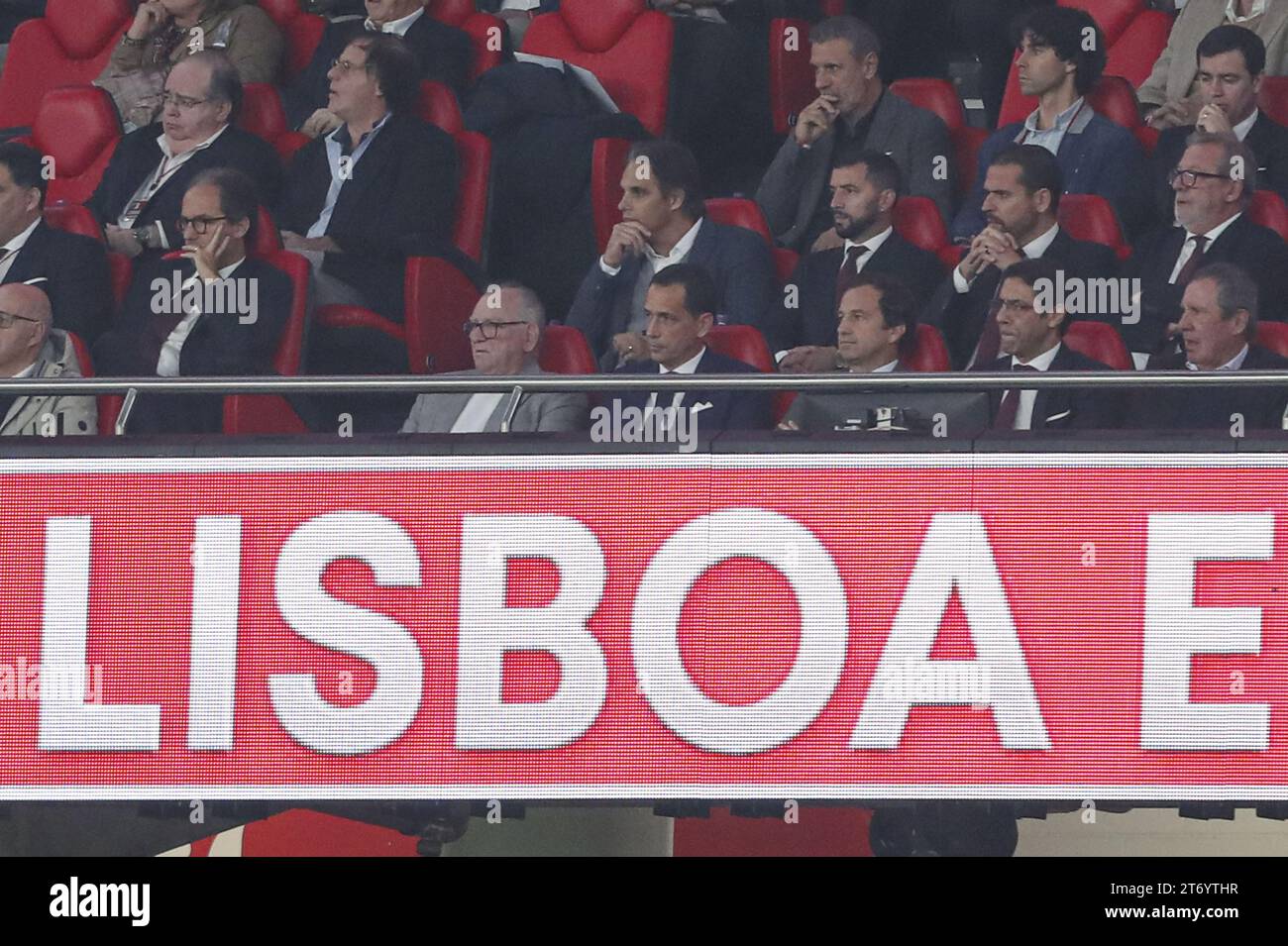 Lisbonne, 11/12/2023 - Sport Lisboa e Benfica a accueilli le Sporting Clube de Portugal ce soir au Estádio da Luz de Lisbonne, dans un match comptant pour la onzième manche de la Primeira Liga 2023/24. Pedro Proença ; Frederico Varandas ; Rui Costa ; Humberto Coelho (Pedro Rocha / Global Imagens) crédit : Susana Jorge / Alamy Live News Banque D'Images