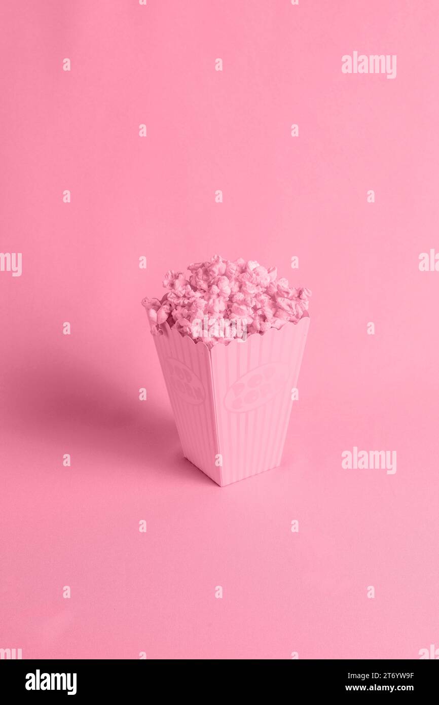 Fond rouge avec pop-corn isométrique Banque D'Images