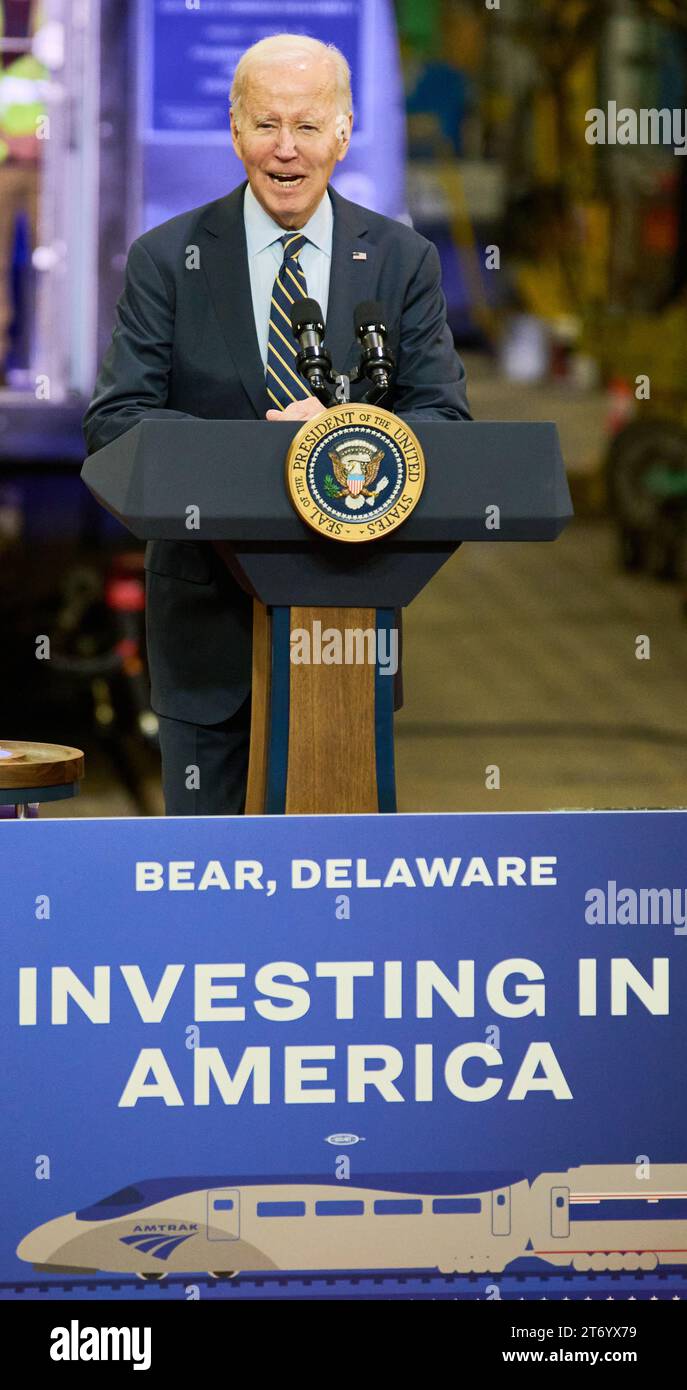 BEAR, DE, États-Unis - 06 NOVEMBRE 2023 : le président Joe Biden prononce une allocution à l'installation de maintenance Amtrak à Bear, DE, États-Unis. Banque D'Images