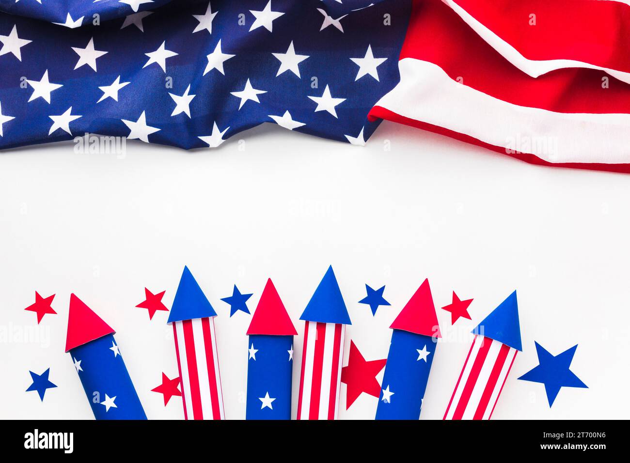 Flat lay drapeau américain avec feux d'artifice du jour de l'indépendance Banque D'Images