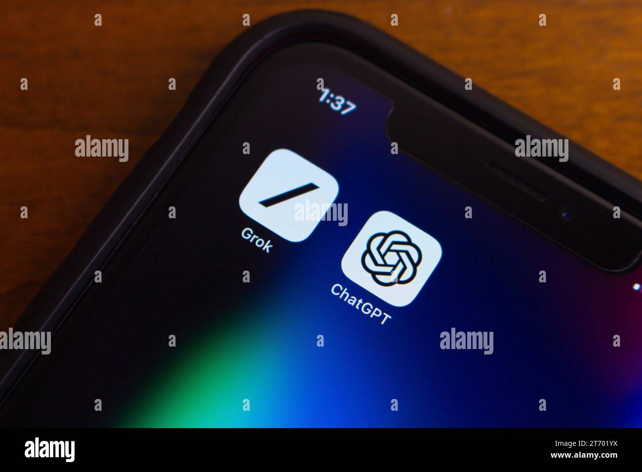 Vancouver, CANADA - novembre 8 2023 : Grok, un chatbot IA par Xai, avec des icônes ChatGPT visibles sur l'écran de l'iPhone. Ai générative et concept technologique chatbot moderne Banque D'Images