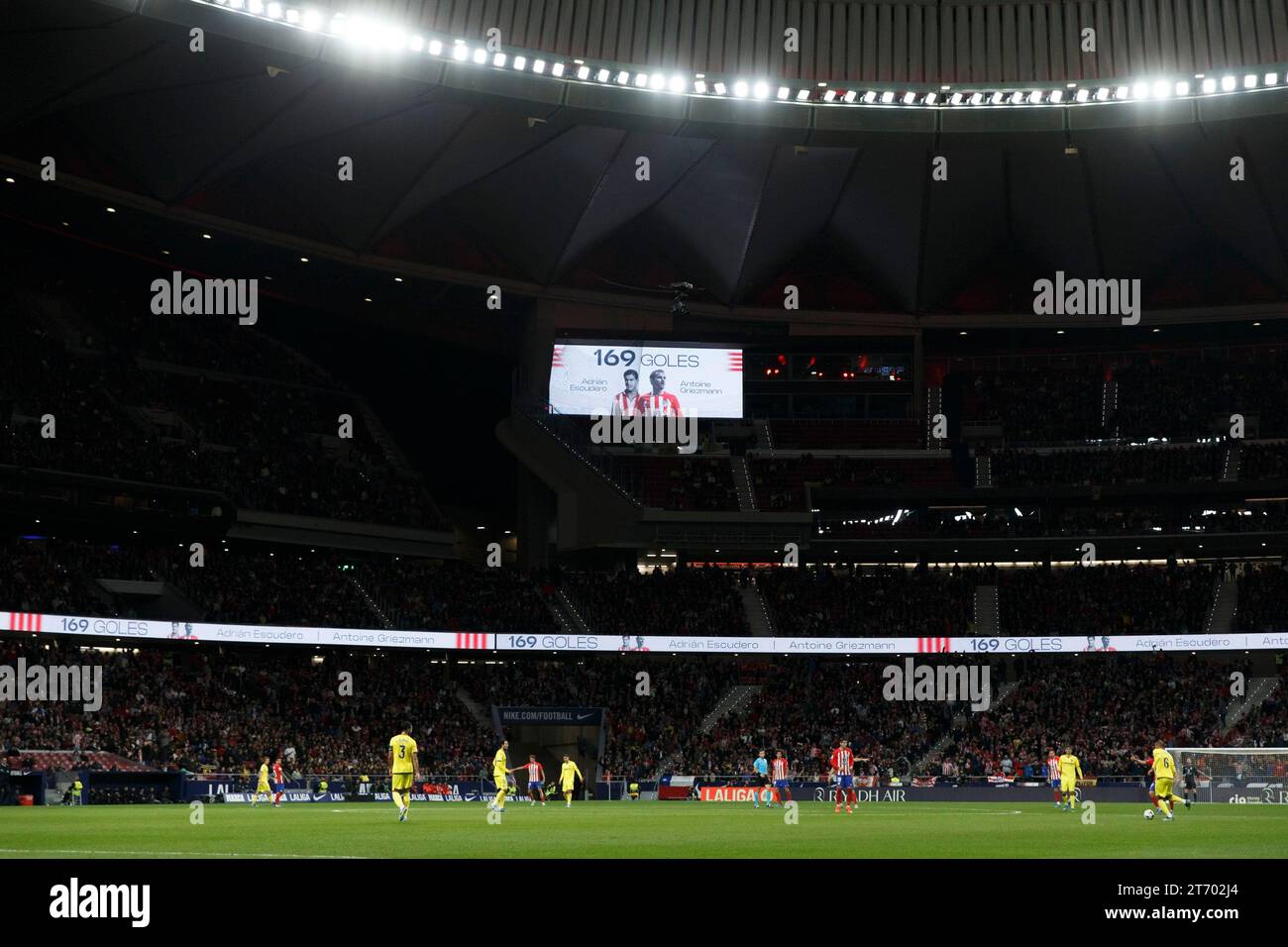 MADRID, ESPAGNE - NOVEMBRE 12 : Antoine Griezmann de l'Atletico de Madrid marque son 169e but et devient le deuxième meilleur buteur de l'histoire de l'Atltico de Madrid lors du match de la Liga 2023/24 entre l'Atletico de Madrid et Villarreal au stade Civitas Metropolitano. (Photo de Guille Martinez/AFLO) Banque D'Images