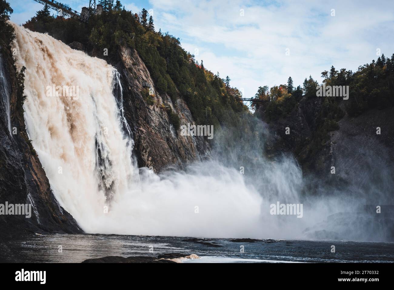 Au fond des chutes Montmorency Banque D'Images