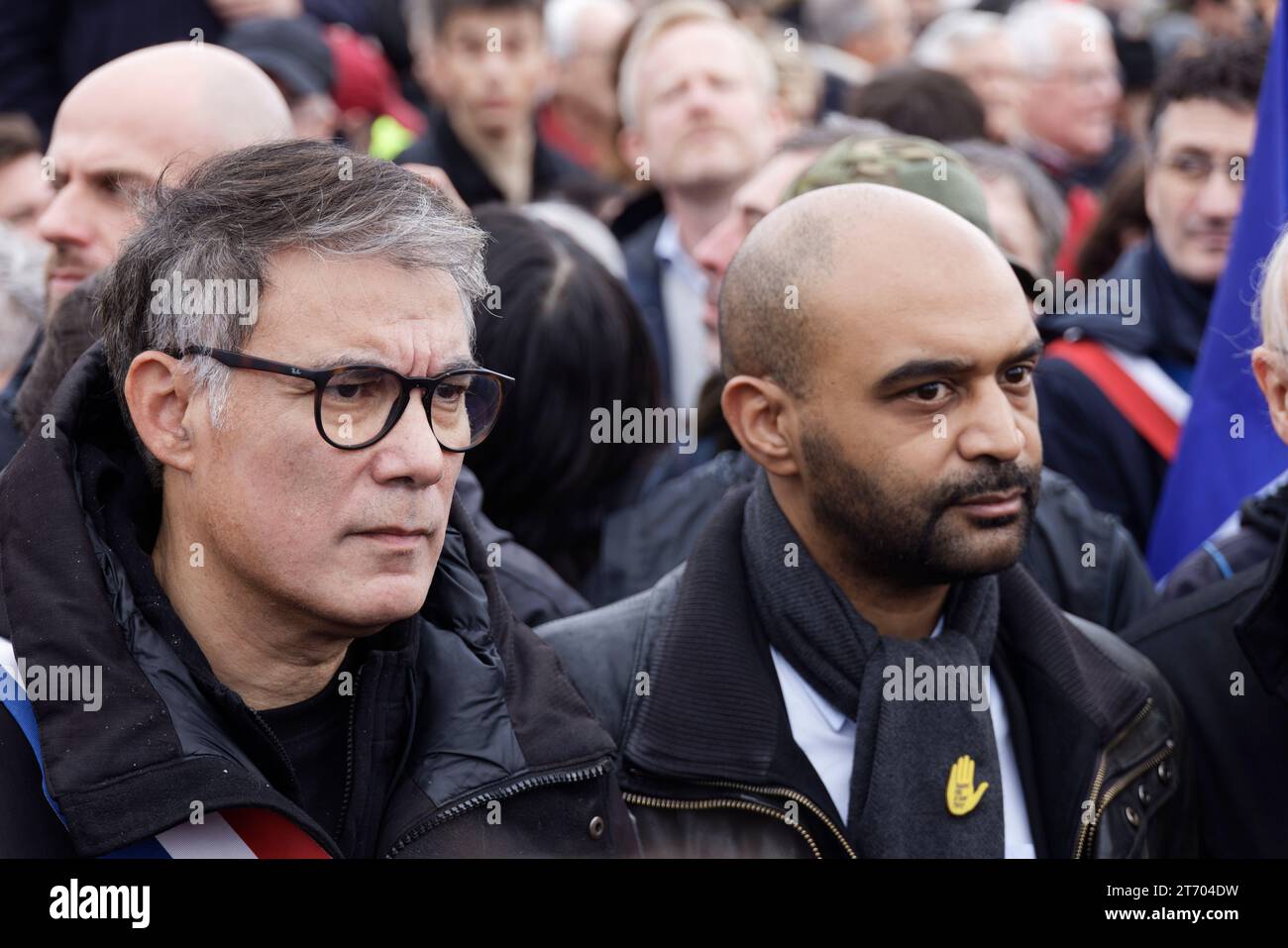 Paris, France. 12 novembre 2023. Olivier Faure et le président de SOS racisme Dominique Sopo participent à la marche civique pour la République et contre l’antisémitisme, à l’initiative de Gérard Larcher et Yael Braun-Pivet le 12 novembre 2023 à Paris. Crédit : Bernard Menigault/Alamy Live News Banque D'Images