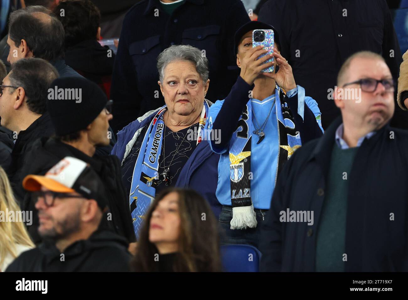 ROME, Italie - 12.11.2023 : VIP in tribuna per assistere al derby Lazio Roma, Anna Paratore madre di Giorgia Meloni tifosissima laziale già presente in Lazio Fiorentina. Banque D'Images