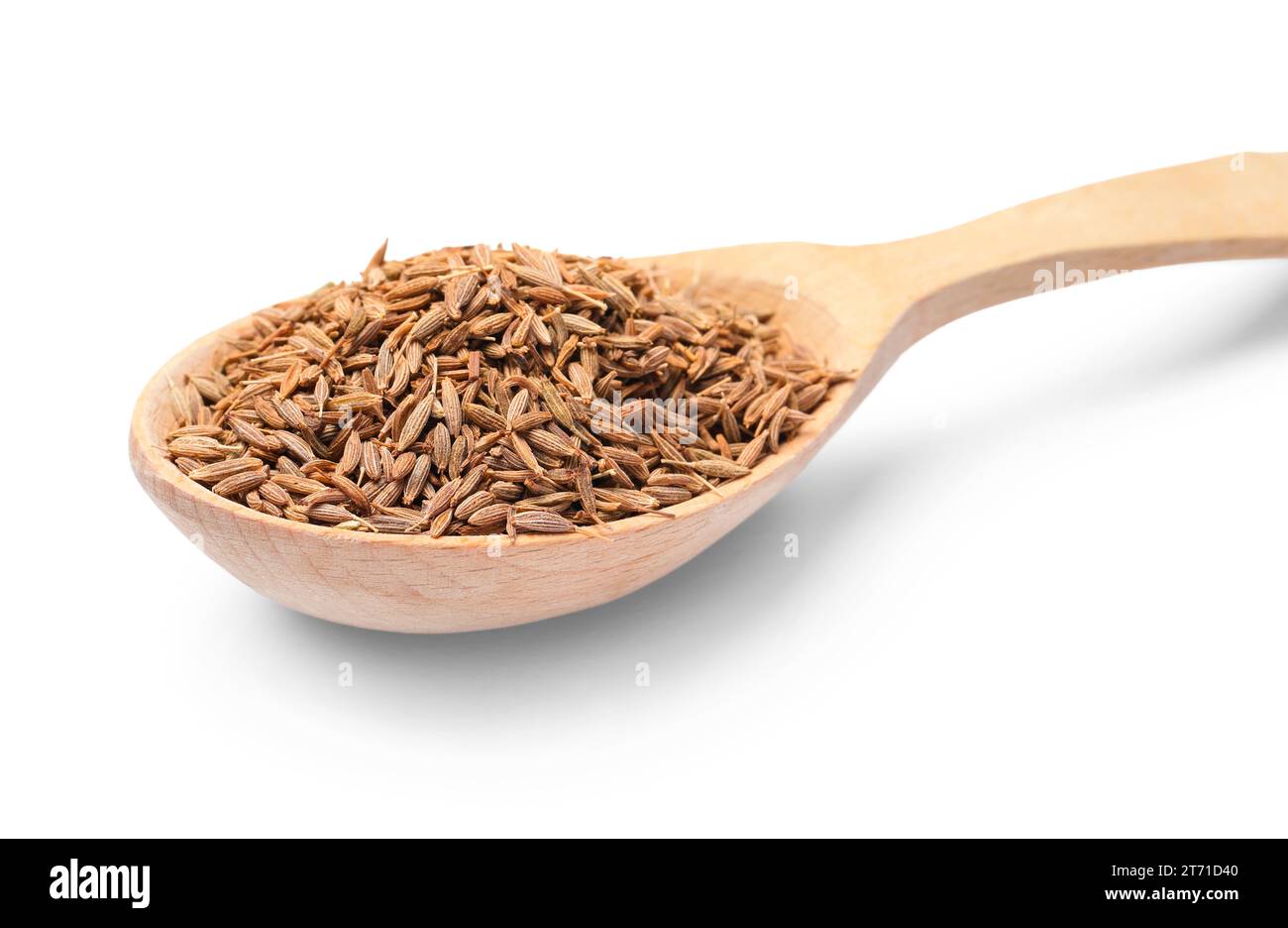 Cuillère de graines de carvi aromatique (cumin persan) isolées sur blanc Banque D'Images