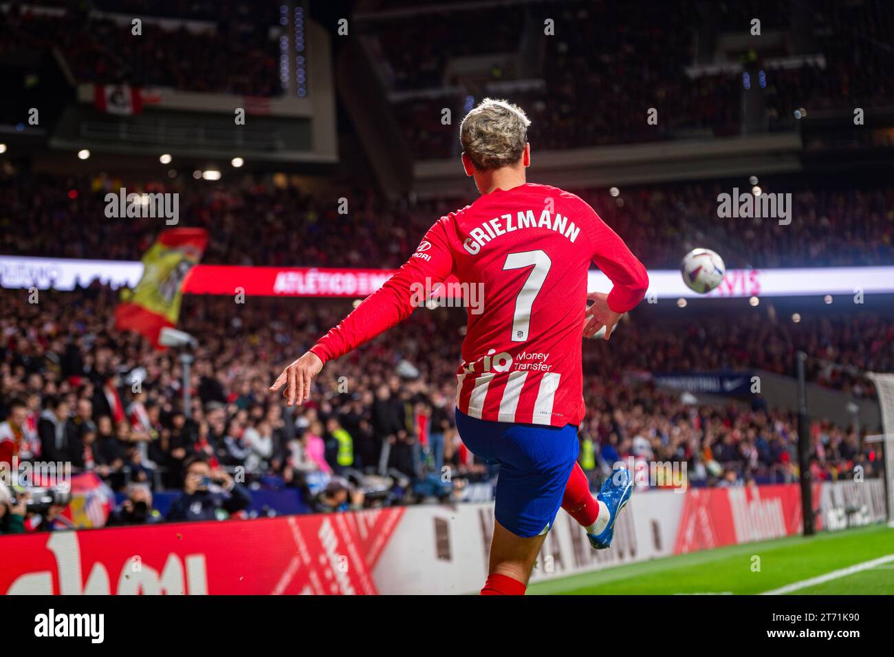Antoine Griezmann de l'Atletico Madrid vu en action lors du match de football de la Liga EA Sports 2022/23 entre l'Atletico Madrid et Villareal au stade Metropolitano. Atletico Madrid 3:1 Villareal (photo Alberto Gardin / SOPA Images/Sipa USA) Banque D'Images