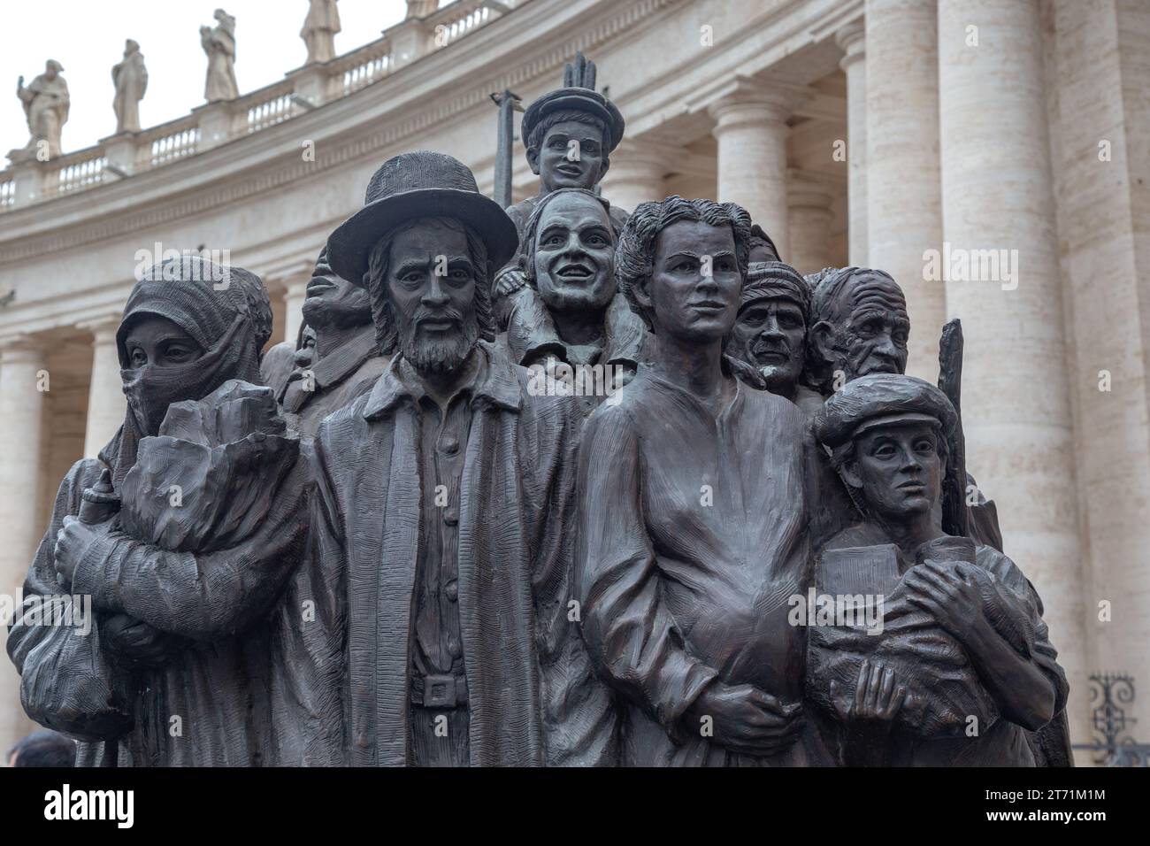 ROME, VATICAN - MARTH 9, 2023 : Ceci est un fragment du monument aux migrants "les anges ne savent pas" (par Timothy Schmaltz). Banque D'Images