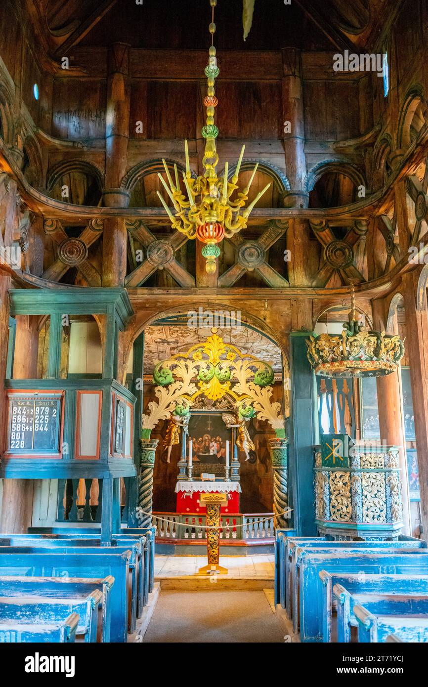 LOM, Norvège, 25 juin 2023 : l'église de la Stave de LOM est l'une des plus grandes et des plus anciennes églises de la Norvège, construite au milieu du 12e siècle. Bois sculpté Banque D'Images
