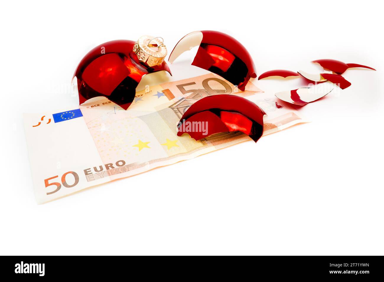 détail des billets en euros et de la bille cassée sur fond blanc ; détail des billets en euros et de la bille cassée sur fond blanc Banque D'Images