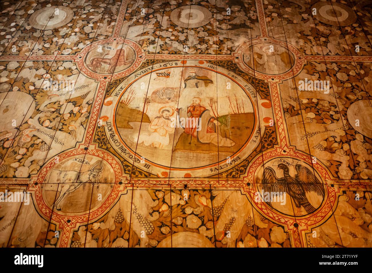 LOM, Norvège, 25 juin 2023 : l'église de la Stave de LOM est l'une des plus grandes et des plus anciennes églises de la Norvège, construite au milieu du 12e siècle. Douleur à la main Banque D'Images