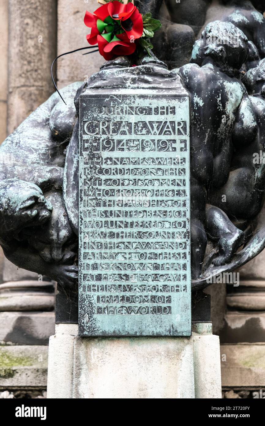 Mémorial de guerre de St Michael Cornhill par Richard Reginald Goulden devant l'église St Michael's, City of London, Angleterre Banque D'Images