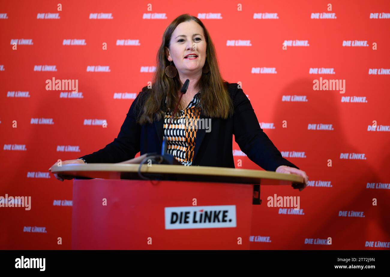 Berlin, Allemagne. 13 novembre 2023. Janine Wissler, présidente fédérale du Parti de gauche, parle des questions politiques actuelles lors d'une conférence de presse à la Maison Karl Liebknecht. Crédit : Bernd von Jutrczenka/dpa/Alamy Live News Banque D'Images