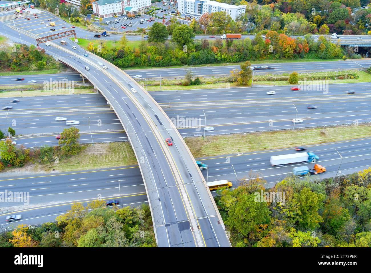 Circulation dense et rapide sur l'autoroute américaine NJ Turnpike I-95 Banque D'Images