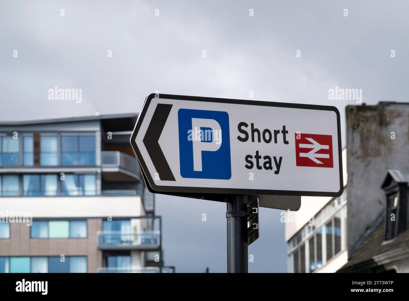 Panneau de stationnement court séjour pour la gare, St Mary's Road, Lincoln City, Lincolnshire, Angleterre, ROYAUME-UNI Banque D'Images