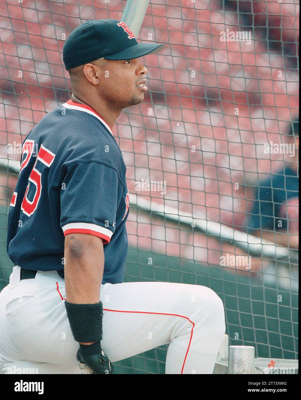 Rod Sox Twins août 14 1998 Troy O'Leary, outfielder des Red Sox, à l'entraînement au battage dans l'action de jeu au Fenway Park à Boston Ma photo des États-Unis par Bill belknap Banque D'Images