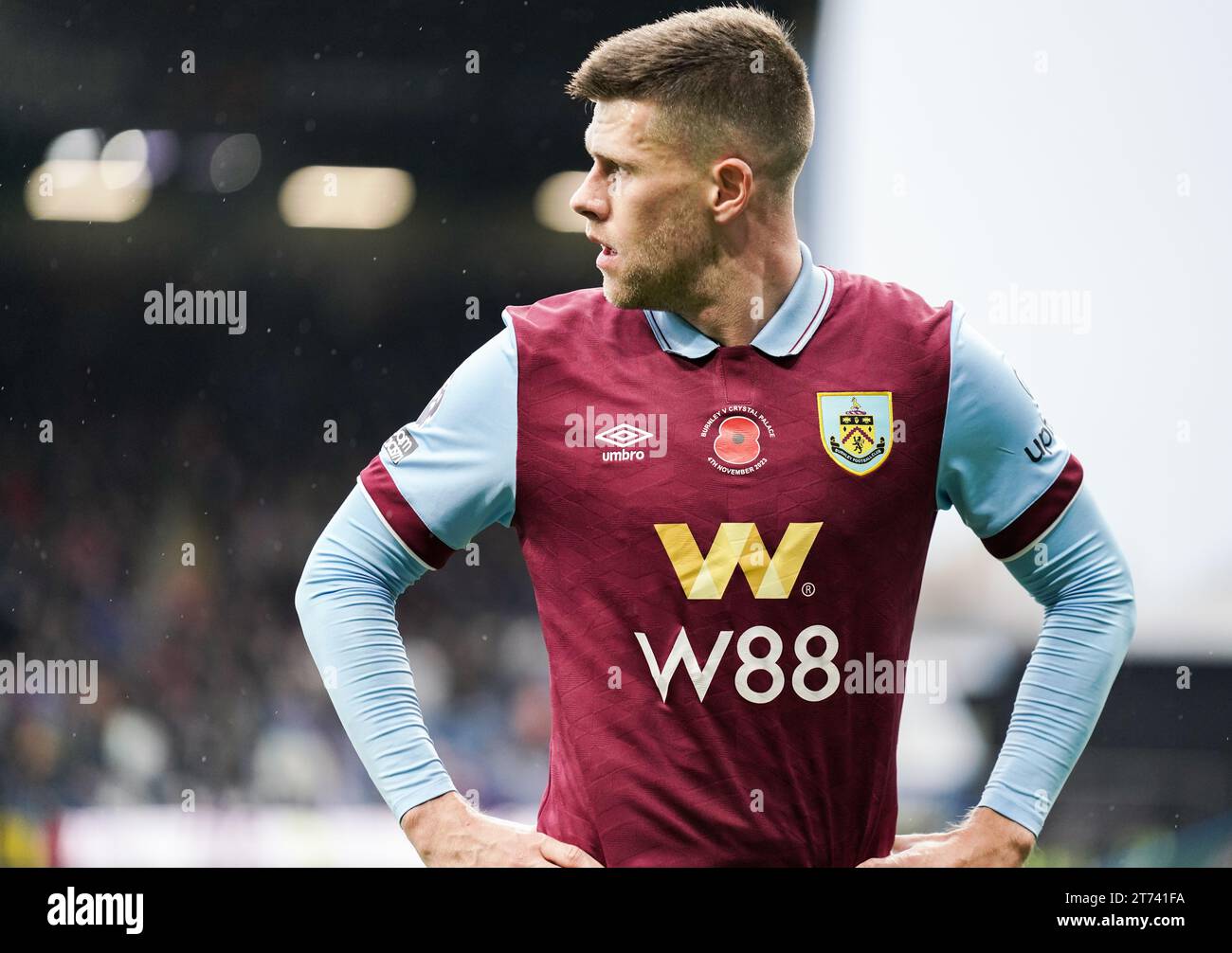 Jóhann Berg Guðmundsson en action Burnley v Crystal Palace dans la première ligue au Turf Moor Stadium 4 Nov 2023 Banque D'Images