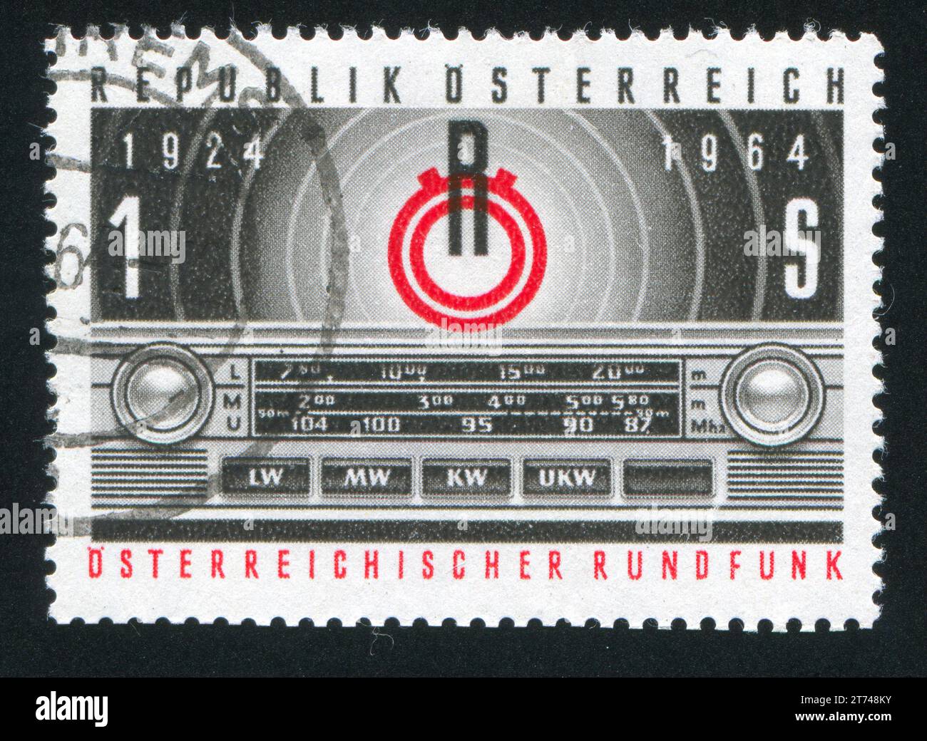 AUTRICHE - CIRCA 1964 : timbre imprimé par l'Autriche, montre emblème de radio Austria et transistor radio Panel, circa 1964 Banque D'Images