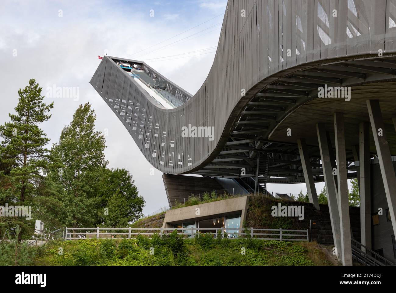 Une photo de la colline de saut à ski Holmenkollen à Oslo. Banque D'Images