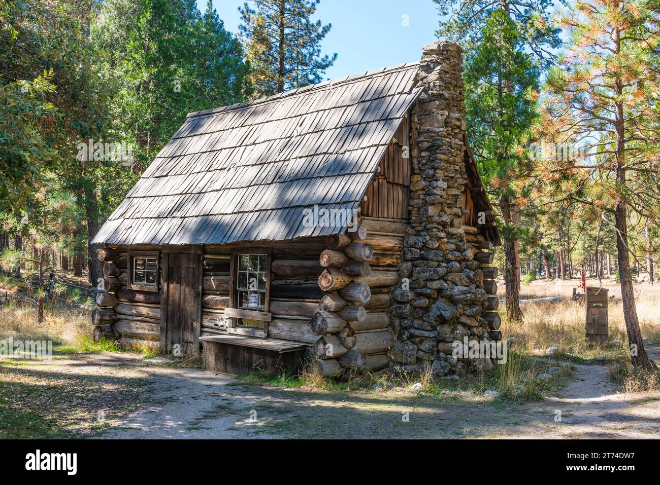La cabine Anderson dans le parc national de Yosemite. George Anderson, un immigrant écossais, est arrivé à Yosemite vers 1868. Banque D'Images