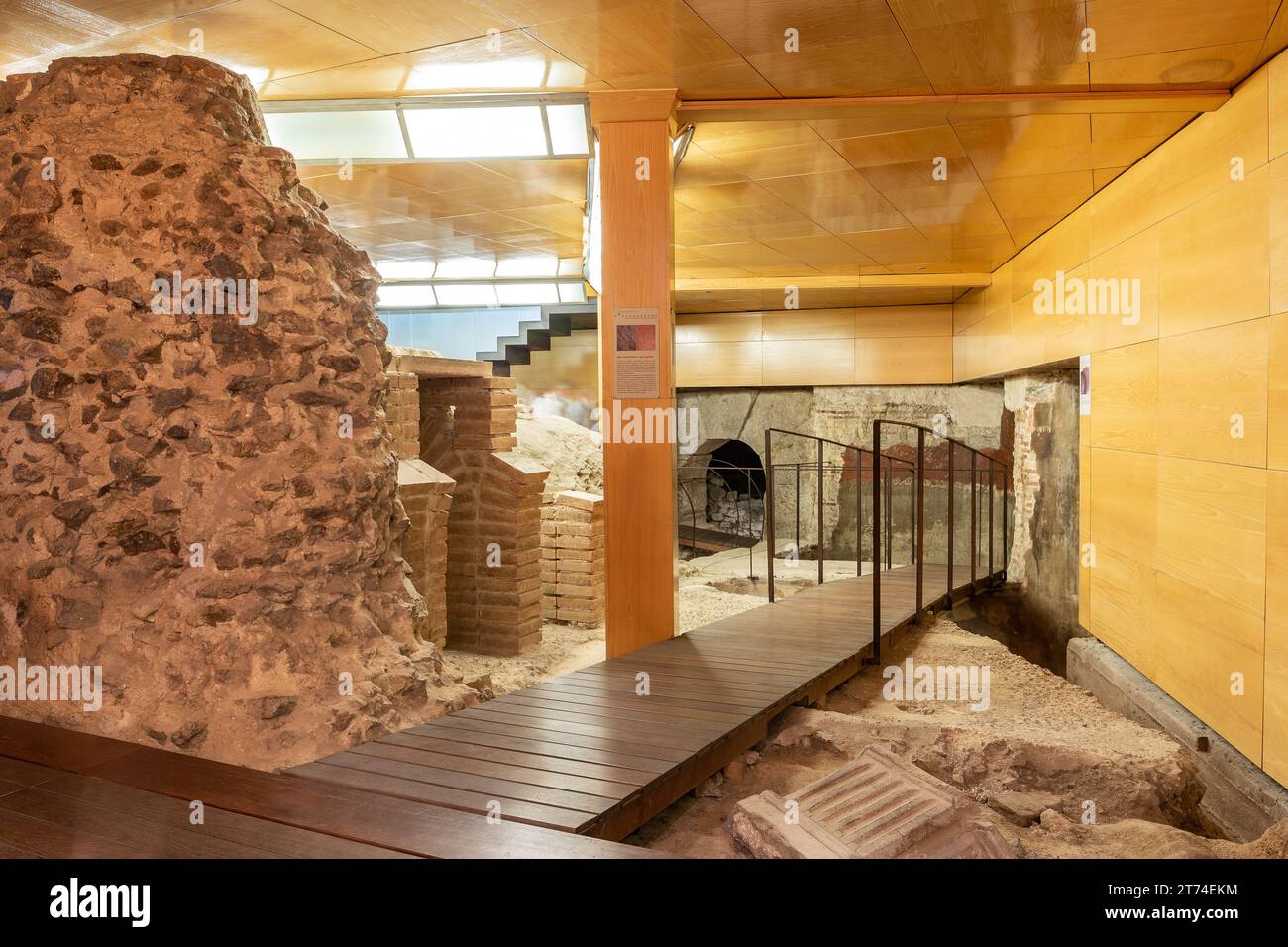 Tolède, Espagne, 08.10.21. Les thermes romains de Tolède (thermes romains d'Amador de los Rios) vue intérieure sur les salles de bains publics et l'approvisionnement en eau Banque D'Images
