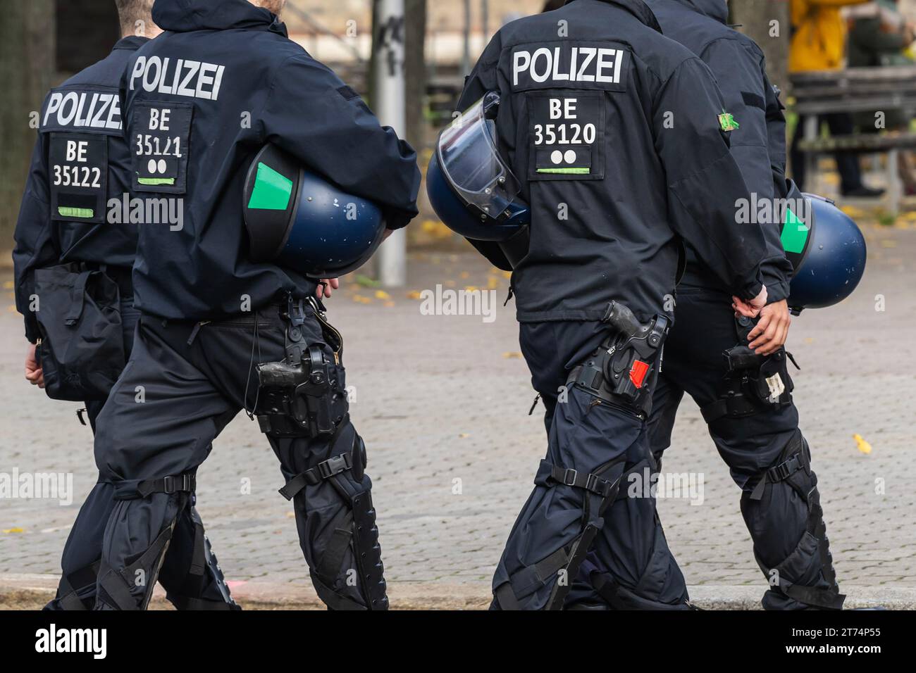 Policiers allemands en marge d'une manifestation Banque D'Images