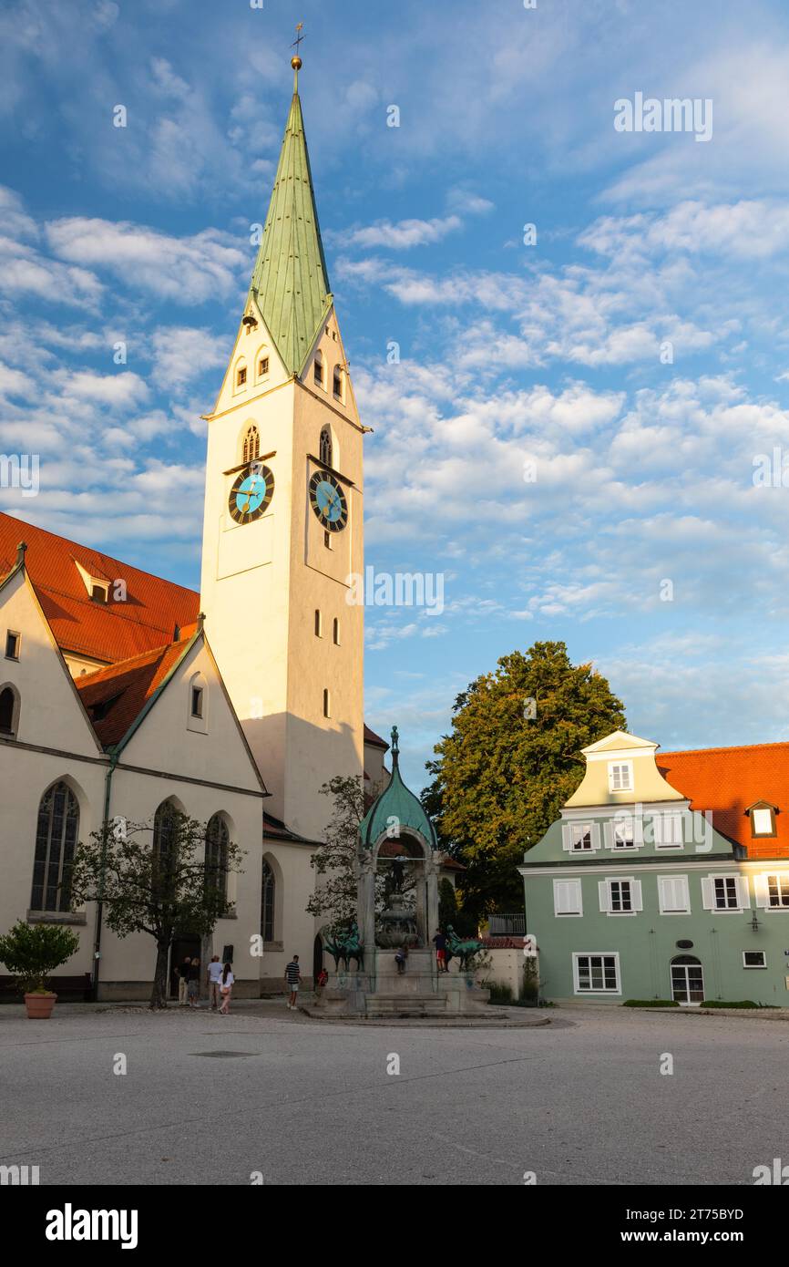 St. Église Mang, St. Mang Fountain, St. Mang Square, Kempten, Alpes d'Allgaeu, Bavière, Allemagne Banque D'Images