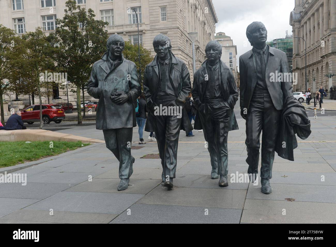 Liverpool, Angleterre, Grande-Bretagne. 1 octobre 2023. 20231001 : la statue des Beatles est dévoilée en 2015 à Pier Head à Liverpool, en Angleterre. Le Cavern Club a fait don de la statue de bronze, créée par le sculpteur local Andy Edwards. (Image de crédit : © Chuck Myers/ZUMA Press Wire) USAGE ÉDITORIAL SEULEMENT! Non destiné à UN USAGE commercial ! Banque D'Images