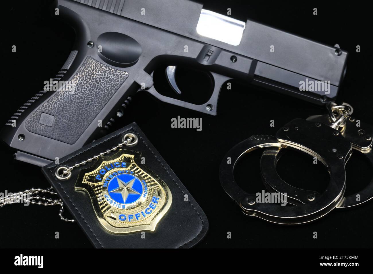 Badge et arme de service pour la police Banque D'Images