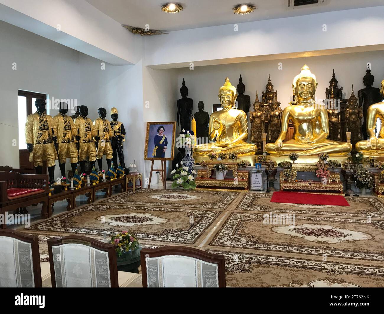 Temple bouddhiste nommé Wat That Thong dans la région d'Ekkamai, Bangkok, Thaïlande, Asie du Sud-est, comprend des statues des rois de Thaïlande Banque D'Images