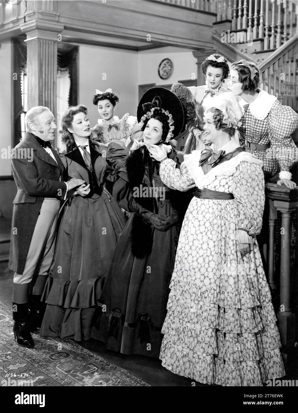 EDMUND GWENN : M. Bennet GREER GARSON : Elizabeth ANN RUTHERFORD : Lydia MAUREEN O'SULLIVAN : Jane HEATHER ANGEL : Kitty MARY BOLAND : Mme Bennet et MARSHA HUNT : Mary in PRIDE AND PREJUDICE 1940 réalisateur ROBERT Z. LEONARD Novel Jane Austen scénario Aldous Huxley and Jane Murfin Gowns Gilbert Adrian producteur Hunt Stromberg Metro Goldwyn Mayer (MGM) Banque D'Images