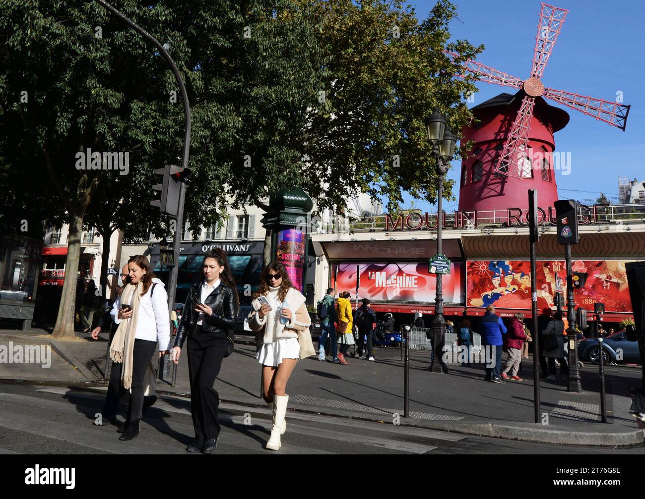 Le club du Moulin Rouge sur le boulevard de Clichy à Paris, France. Banque D'Images