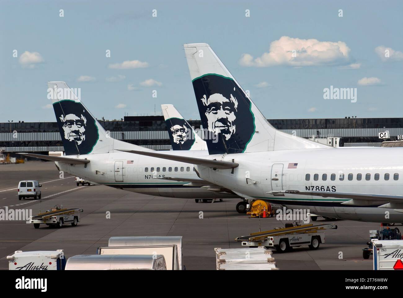 Alaska avions de compagnie aérienne à l'aéroport d'Anchorage, Alaska Banque D'Images