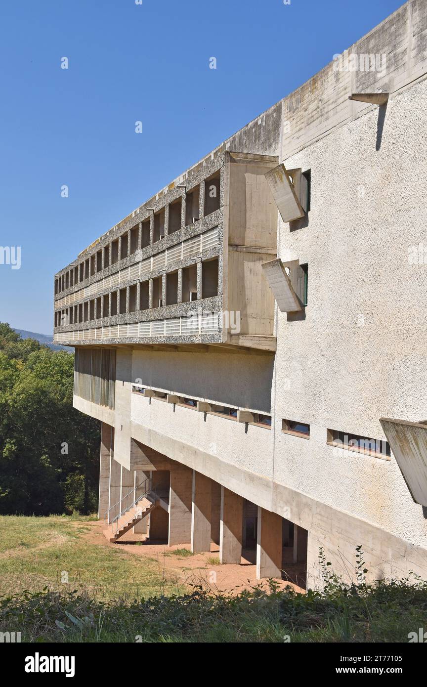 Sainte Marie de la Tourette, prieuré de l'ordre dominicain sur une colline près de Lyon France, architecte le Corbusier, son dernier bâtiment. Construit en 1953-61 Banque D'Images