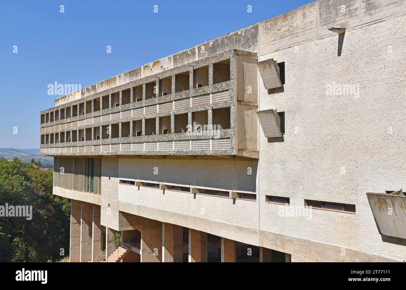 Sainte Marie de la Tourette, prieuré de l'ordre dominicain sur une colline près de Lyon France, architecte le Corbusier, son dernier bâtiment. Construit en 1953-61 Banque D'Images