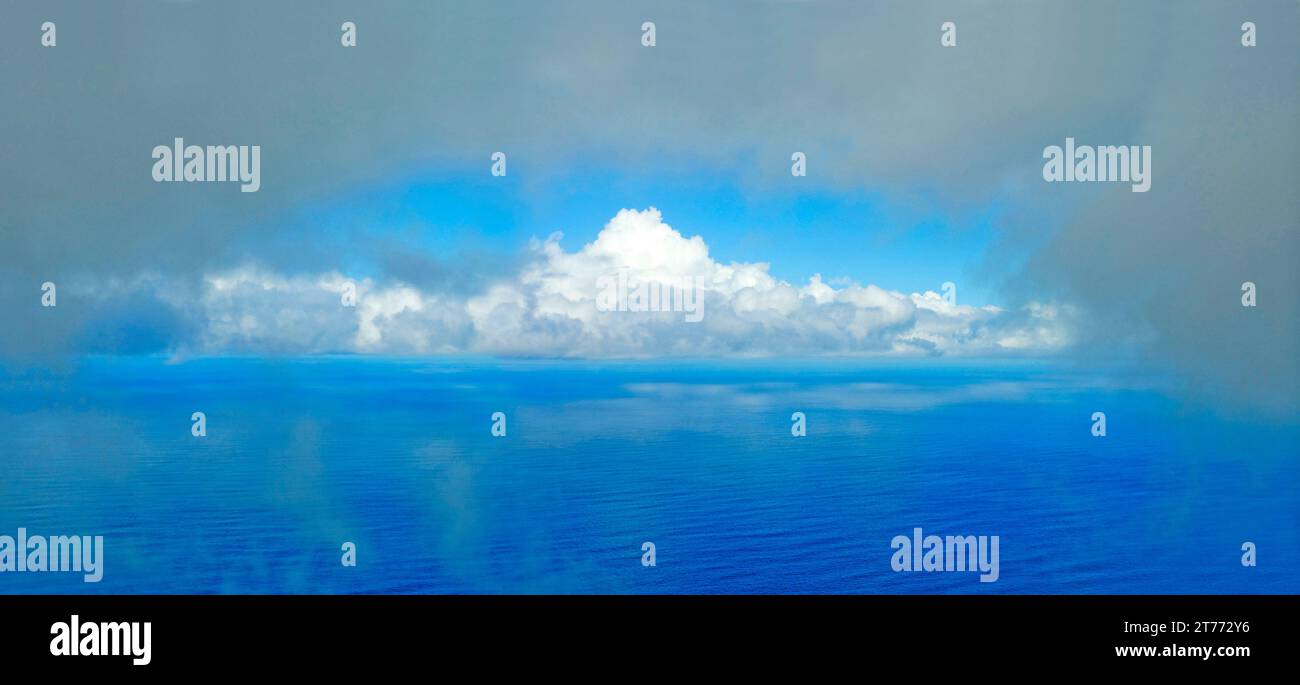 Blick vom Roque de los Muchachos über den Atlantik, Insel la Palma, Kanarische Inseln - vue du sommet de la montagne sur l'Atlantique, la Palma, les îles canaries Banque D'Images