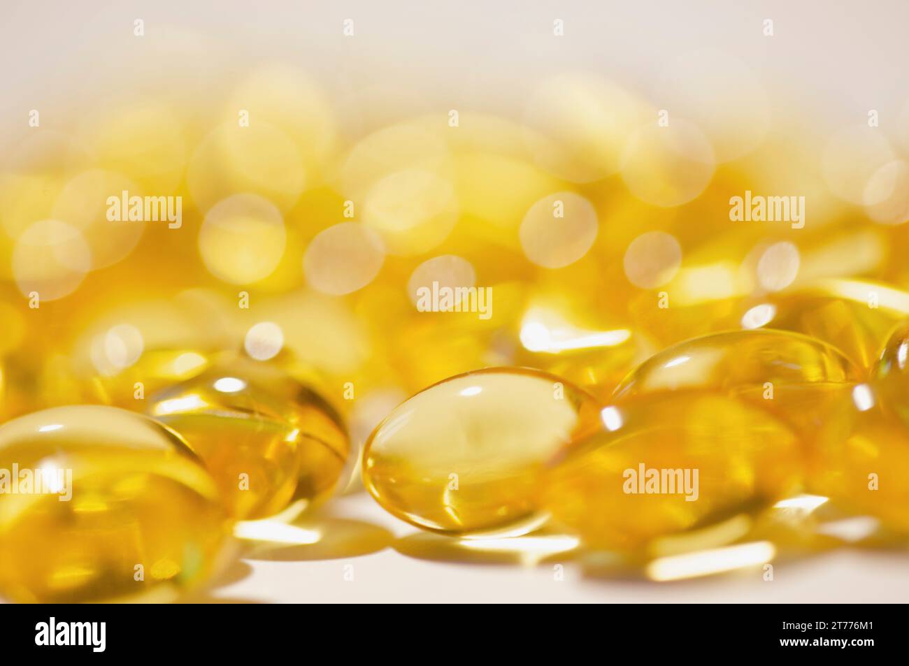 Extreme close up de capsules d'huile de foie de morue Banque D'Images