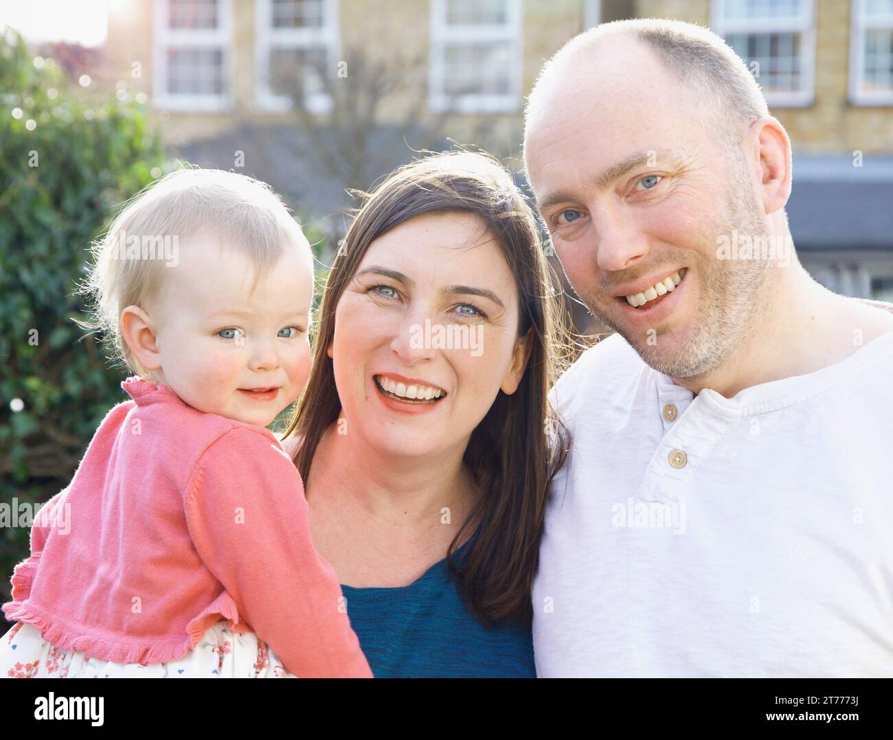 Portrait de famille en plein air Smiling Banque D'Images