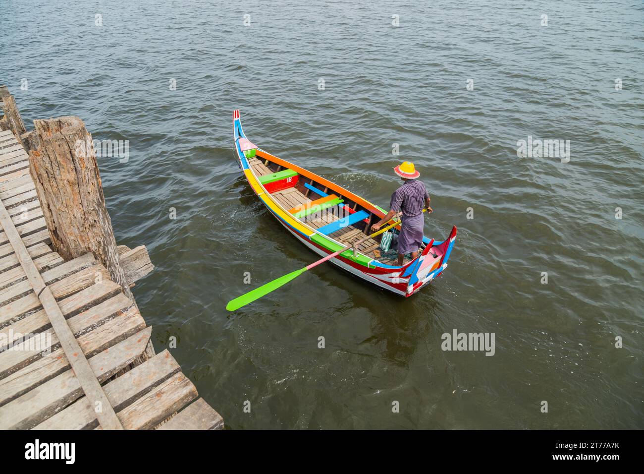 Le lac Inle. Myanmar: 17 août 2020: Pêcheur birman à Inle Lake Myanmar. Le lac Inle est un lac d'eau douce situé dans l'État de Shan Banque D'Images