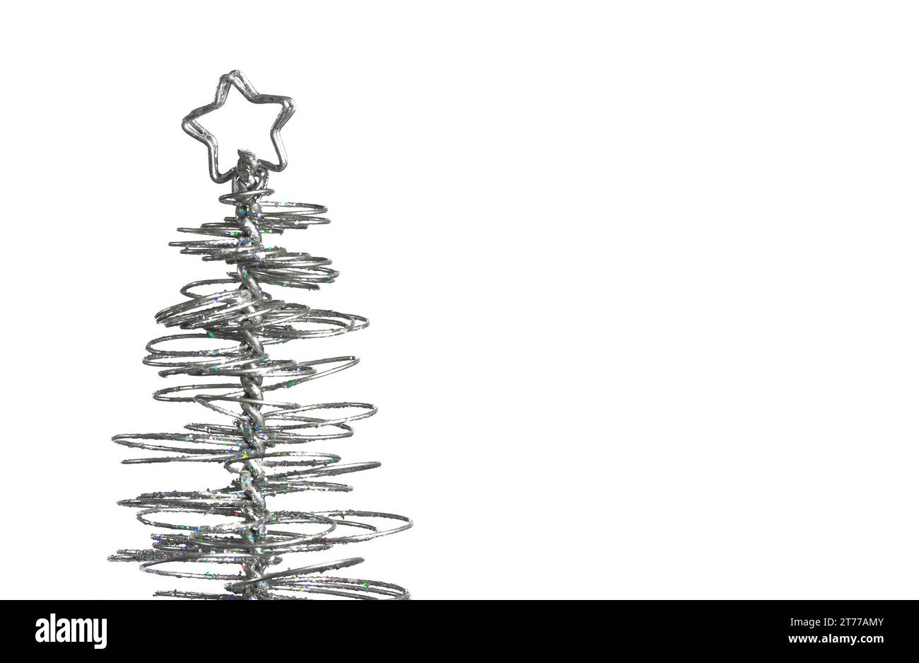 gros plan de l'arbre de noël moderne métallique sur fond blanc avec espace pour le texte Banque D'Images