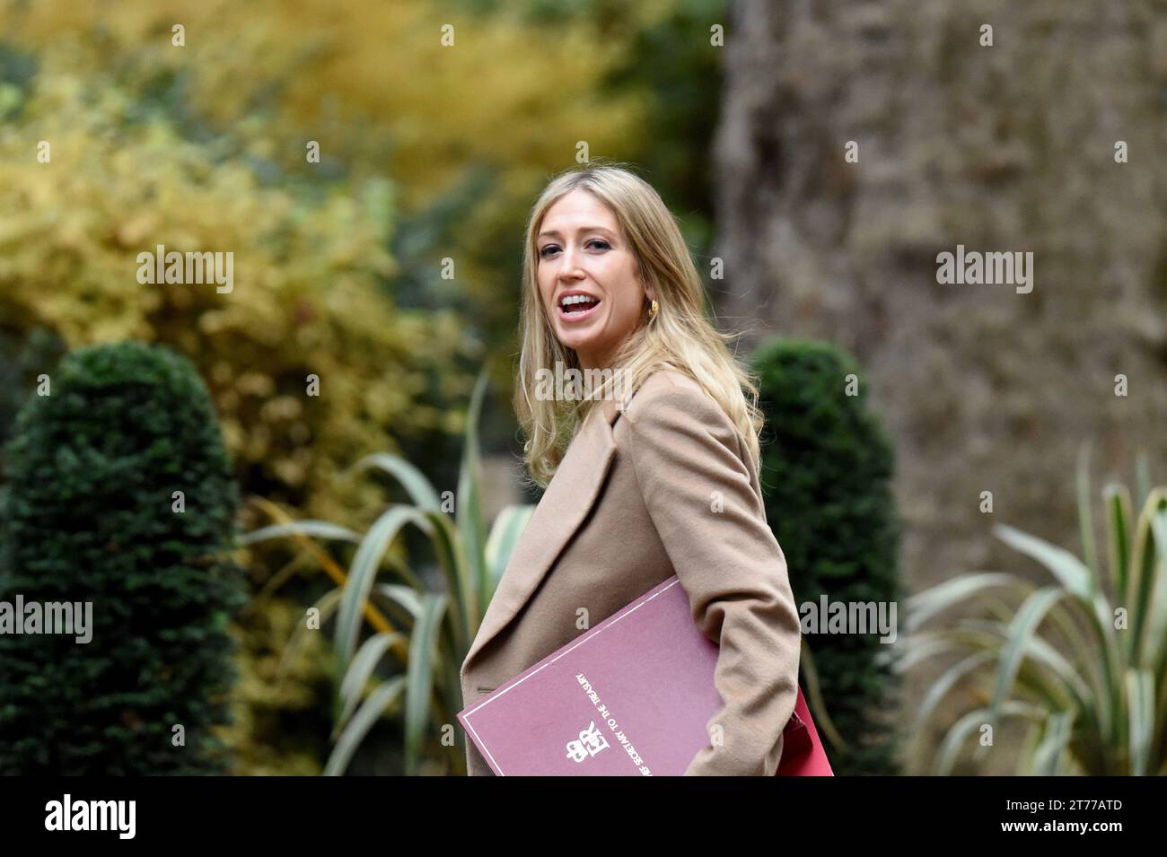 Londres, Royaume-Uni. 14 novembre 2023. Laura Trott Secrétaire en chef du Trésor arrive à Downing Street pour une réunion du Cabinet crédit : MARTIN DALTON/Alamy Live News Banque D'Images