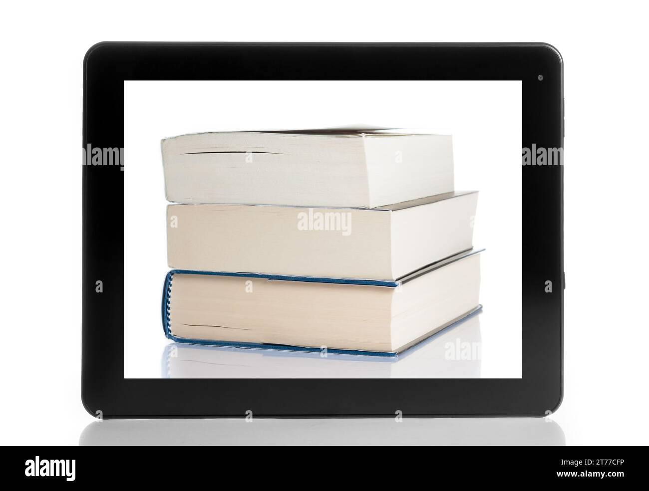 livres et tablette pc isolés sur fond blanc, concept de bibliothèque numérique ; livres et tablette pc isolés sur fond blanc, concept de bibliothèque numérique Banque D'Images