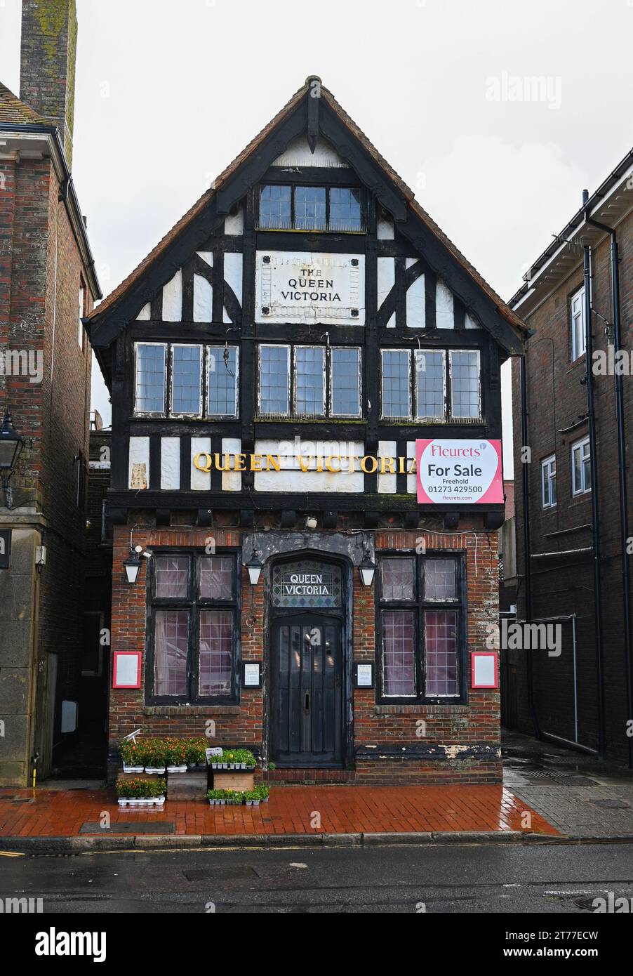 Le pub Queen Victoria dans le village Rottingdean près de Brighton qui a fermé et est en vente Banque D'Images