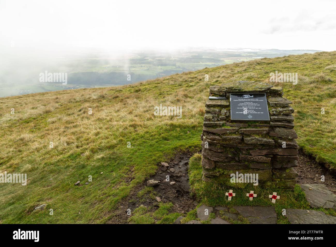 King's Seat Hill, un mémorial aux pilotes de trois Spitfire de la RAF Grangemouth qui s'est écrasé ici le 16 janvier 1943 Banque D'Images